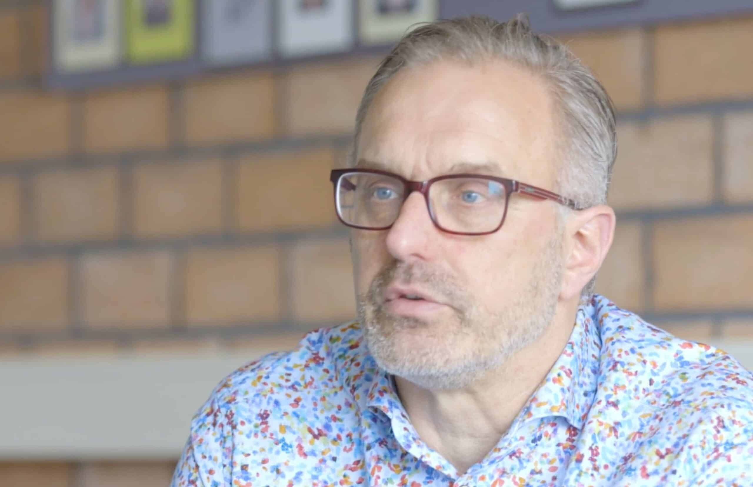 Portret van Frank, lid van het College van Bestuur van Friesland College, tijdens een gesprek over de samenwerking met All You Can Learn