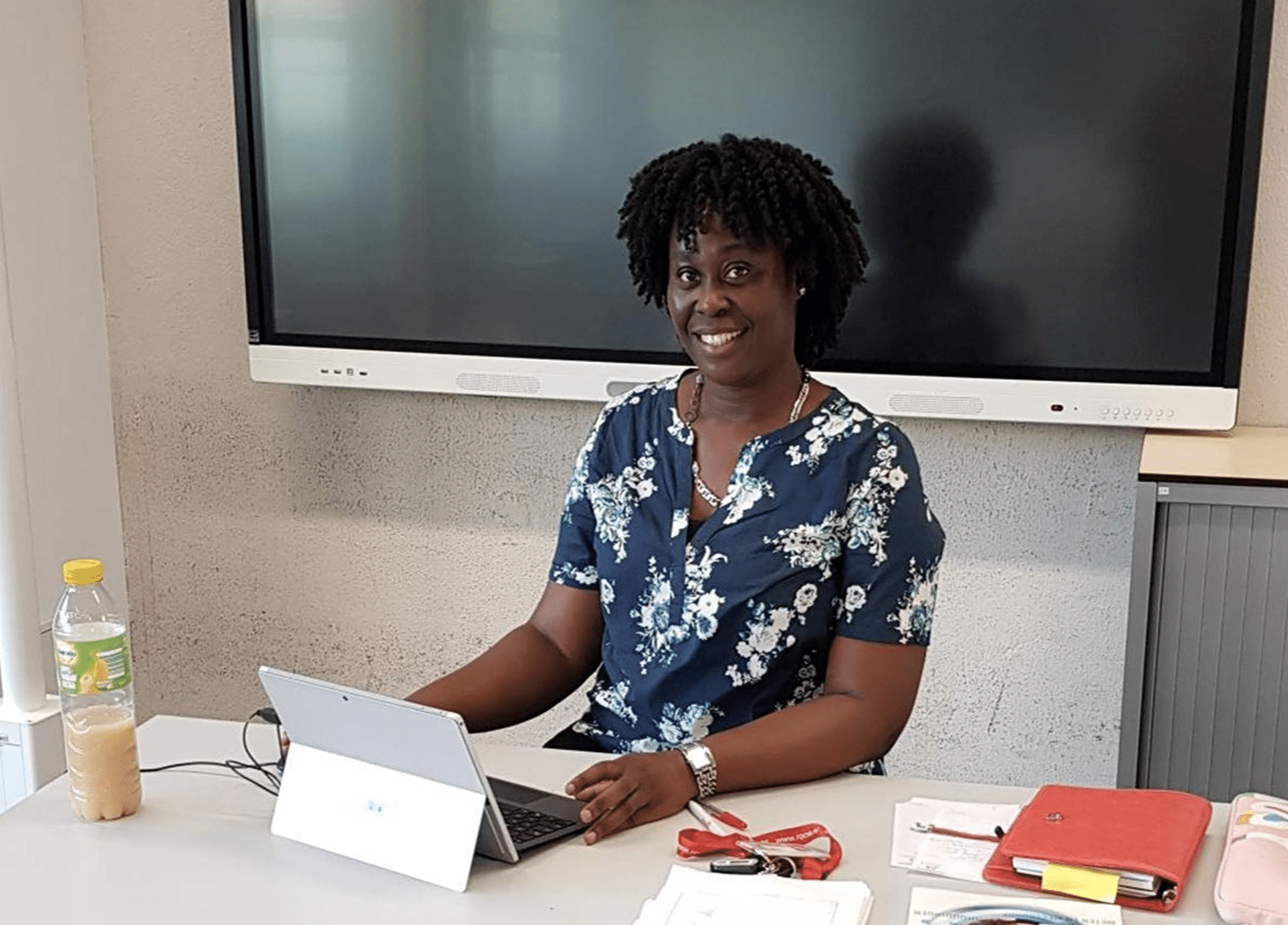 Graciëlla Soesman geeft het keuzedeel Digitale vaardigheden gevorderd bij MBO College Lelystad.